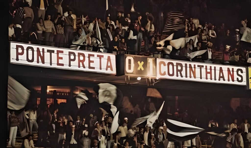 Placar do jogo do Corinthians x Ponte Preta sagrando-se campeão em 77 no fim do jejum Placar do jogo do Corinthians x Ponte Preta sagrando-se campeão em 77 no fim do jejum