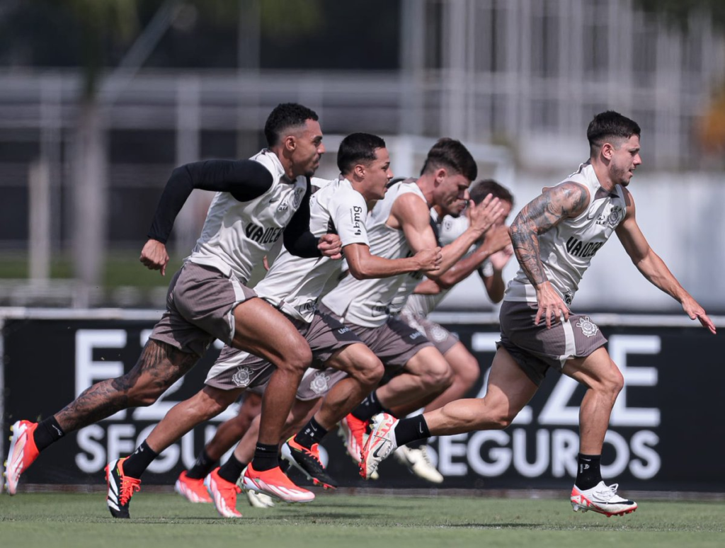 Corinthians treina organização defensiva e bolas paradas