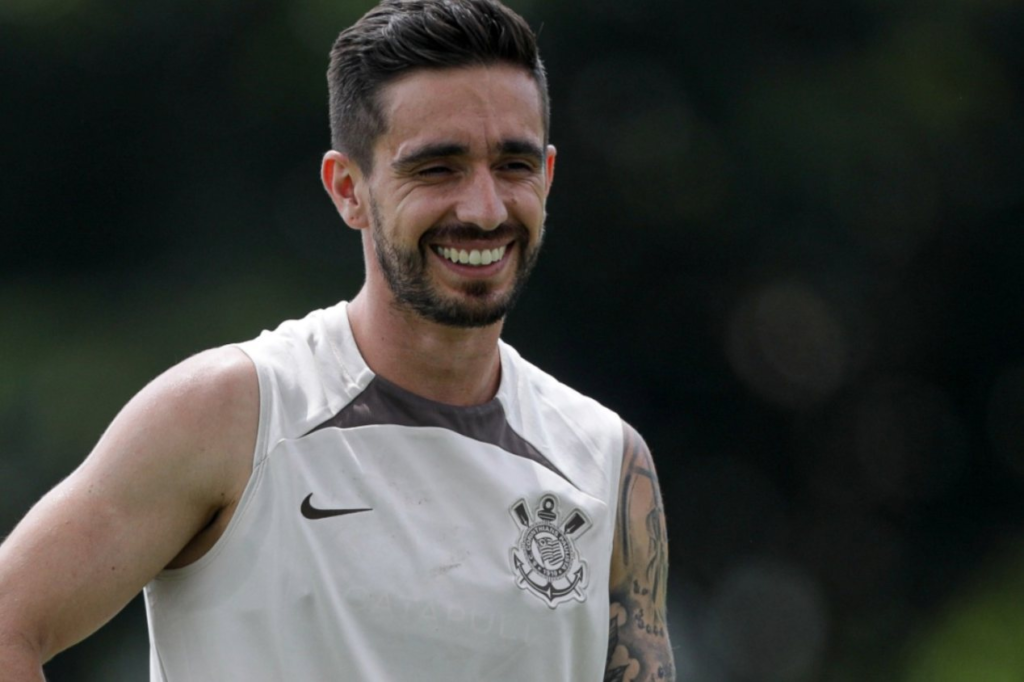 Corinthians de volta aos treinos com a dupla e foco no mengão